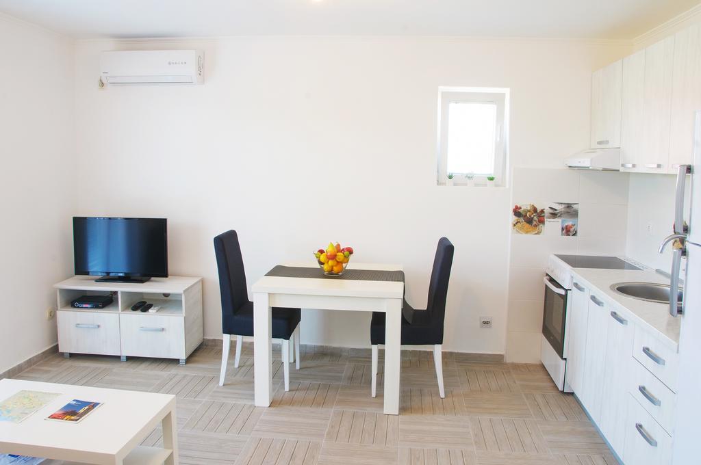 Apartmani Tivat Kaludjerovic Rum bild