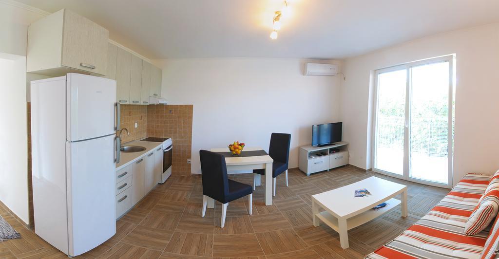Apartmani Tivat Kaludjerovic Rum bild