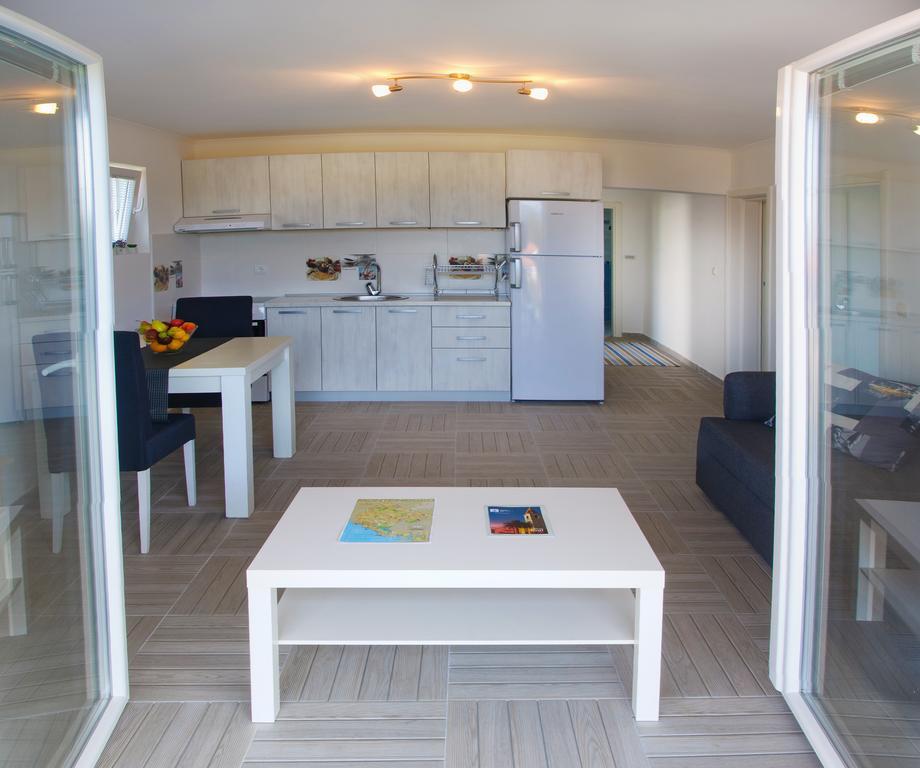 Apartmani Tivat Kaludjerovic Rum bild