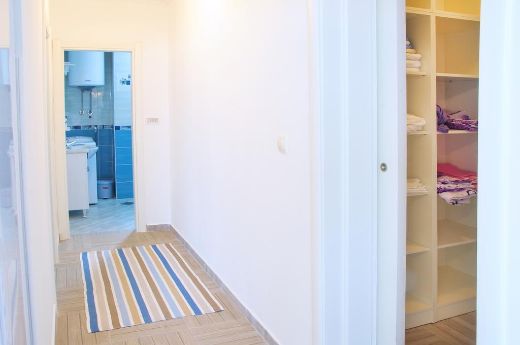 Apartmani Tivat Kaludjerovic Rum bild