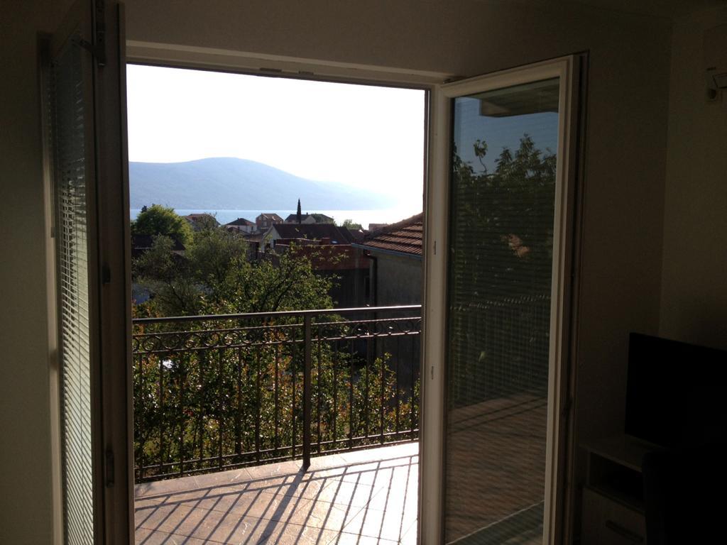 Apartmani Tivat Kaludjerovic Rum bild